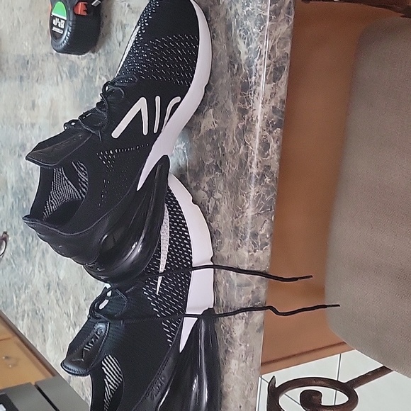 Air Max 270 - Picture 3 of 6